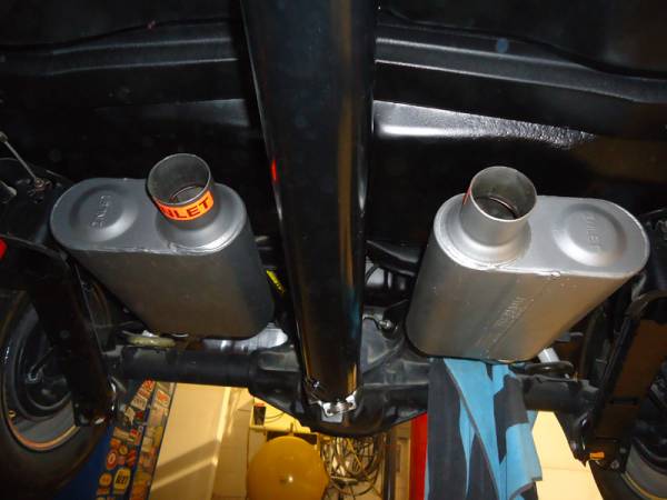 fitting_tailpipes_and_mufflers