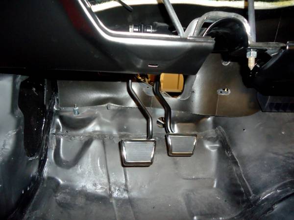 67_GTO_brake_and_clutch_pedals