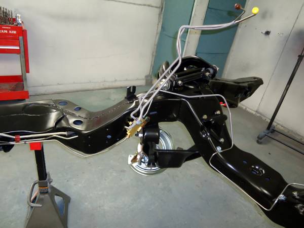 installing_brake_and_fuel_lines1
