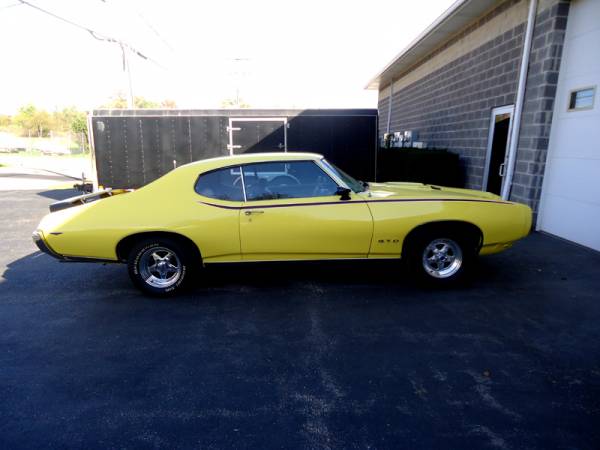 69_golden_rod_yellow_GTO_right_view