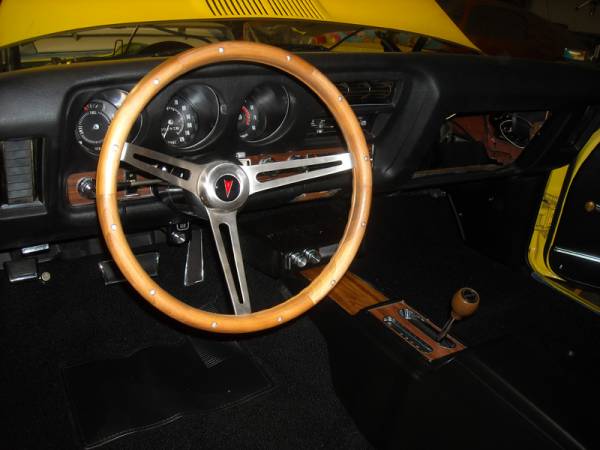Steering_wheel_and_ram_air_control_assembly