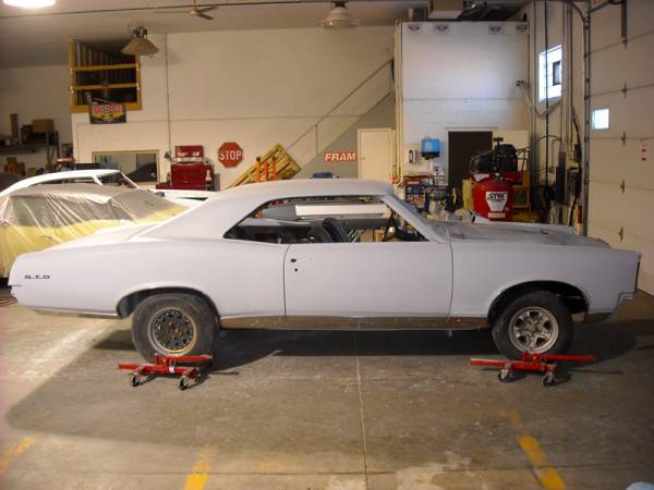 67_GTO_right_side_view_fitting_trim