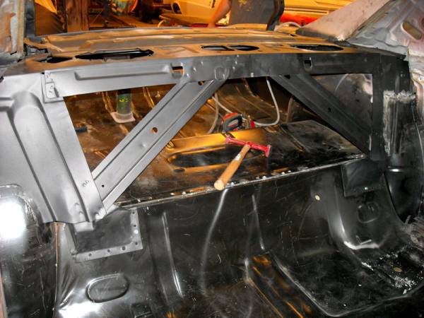 rear_seat_bracing_and_package_area