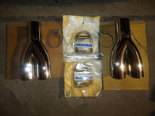 71_GTO_exhaust_tips_and_clamps