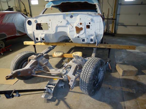 removing_71_GTO_bodyshell_off_the_frame