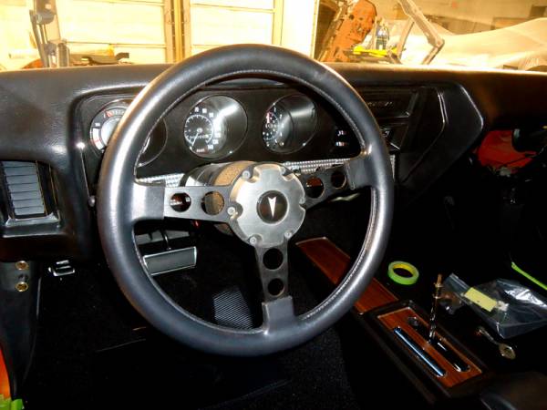 sport_wheel_and_console_assembly