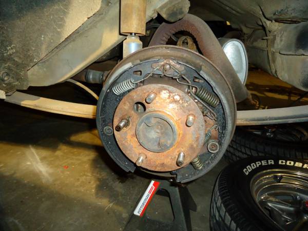 left_rear_wheel_cylinder_leaking