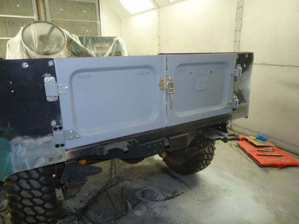 start_to_fit_and_align_rear_doors